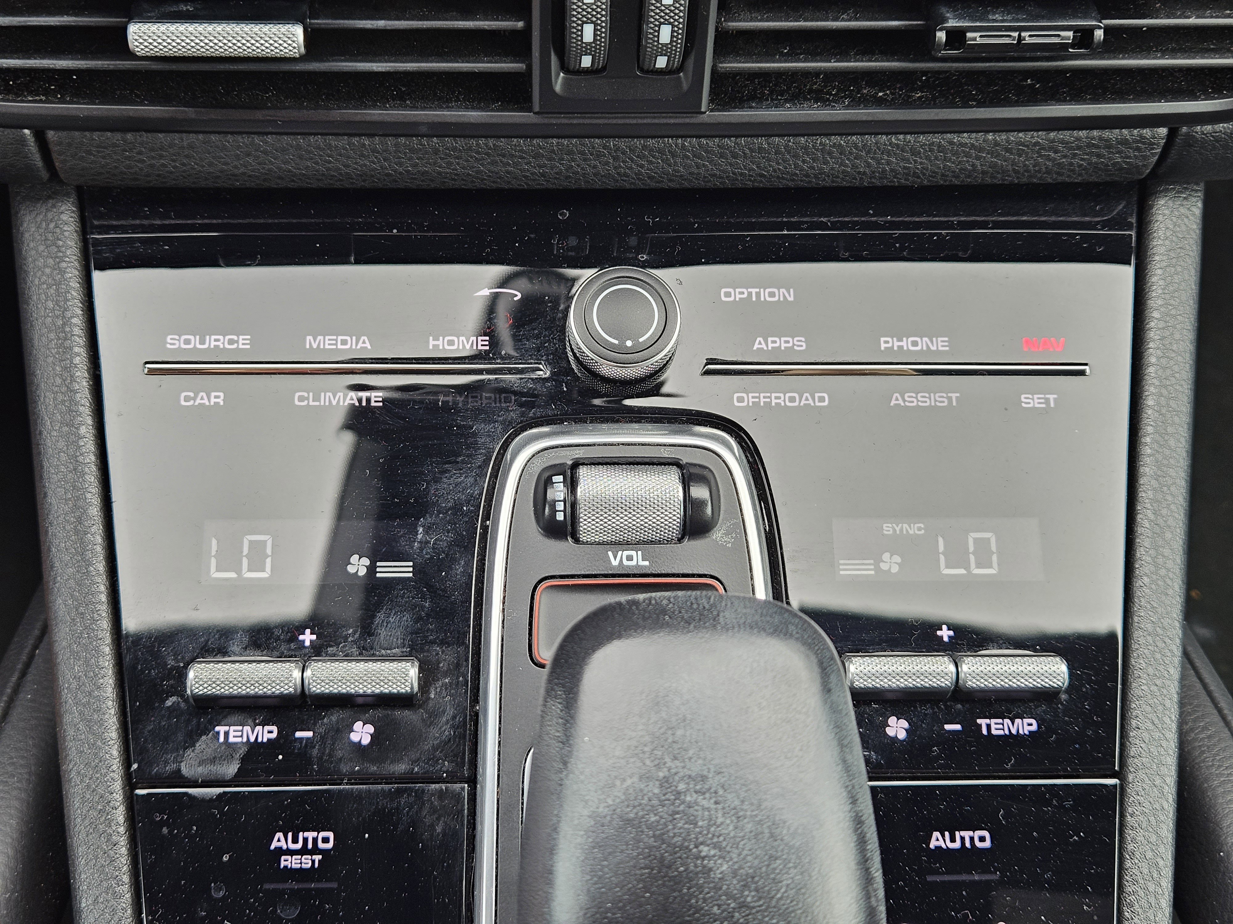 Used 2020 Porsche Cayenne image 28