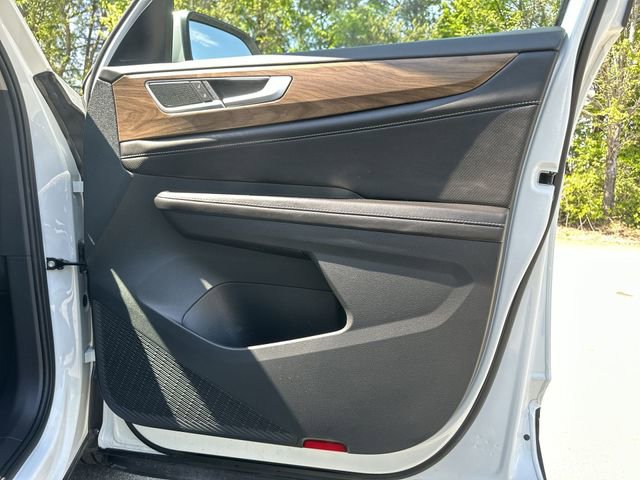 Used 2025 Volkswagen Atlas SE w/ Black Wheel Package FWD image 31