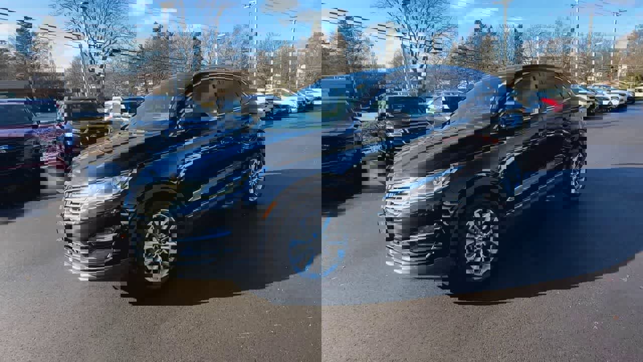 Used 2017 Lincoln MKC Select w/ Lincoln MKC Climate Package image 4