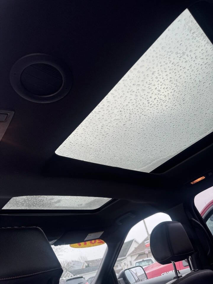 Used 2017 Ford Explorer XLT w/ Equipment Group 202A image 26