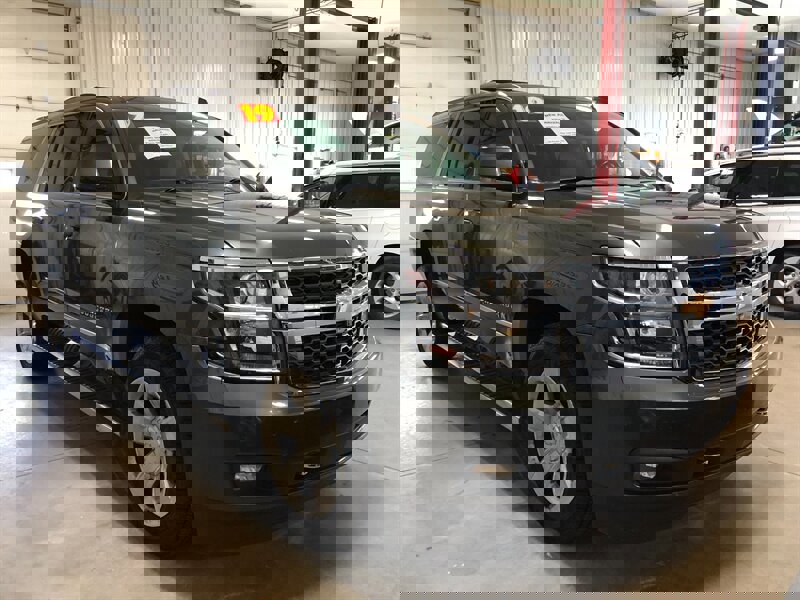 Used 2019 Chevrolet Suburban LT w/ LT Signature Package image 4