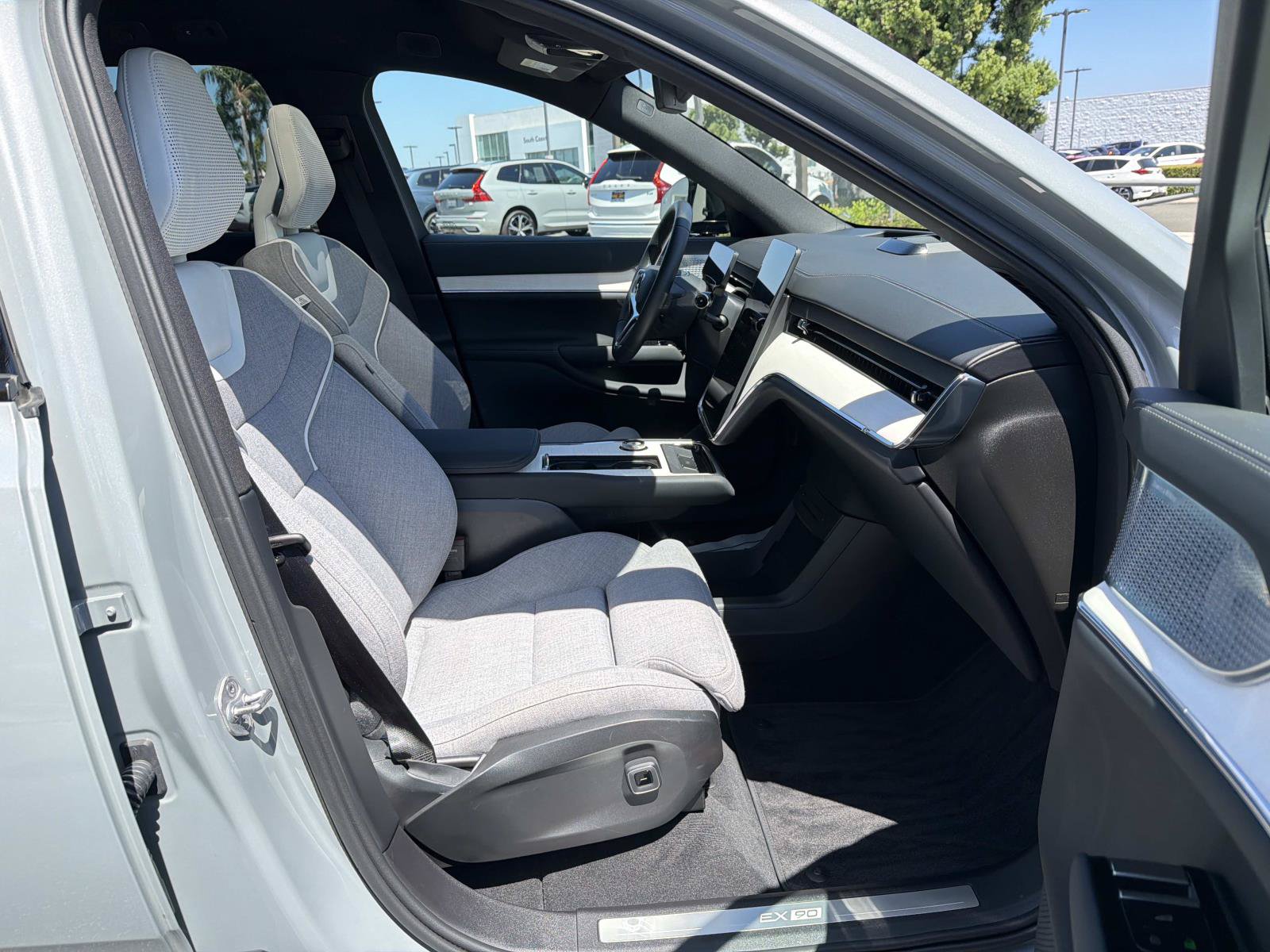 Certified 2025 Volvo EX90 Ultra AWD/4WD image 27
