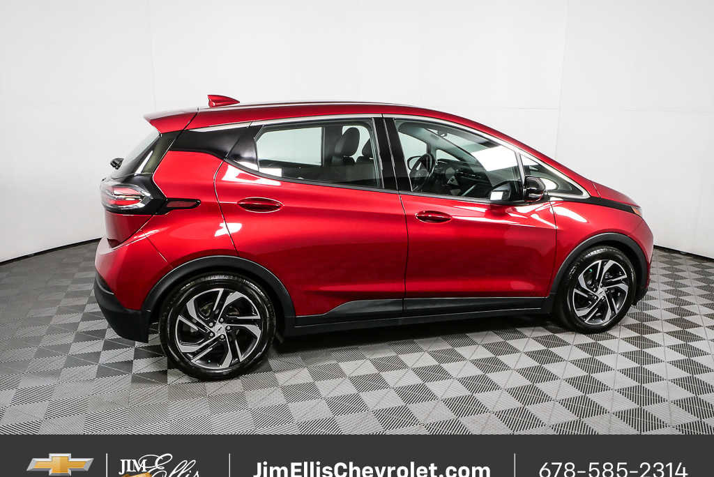 Used 2023 Chevrolet Bolt LT w/ Infotainment Package FWD image 2