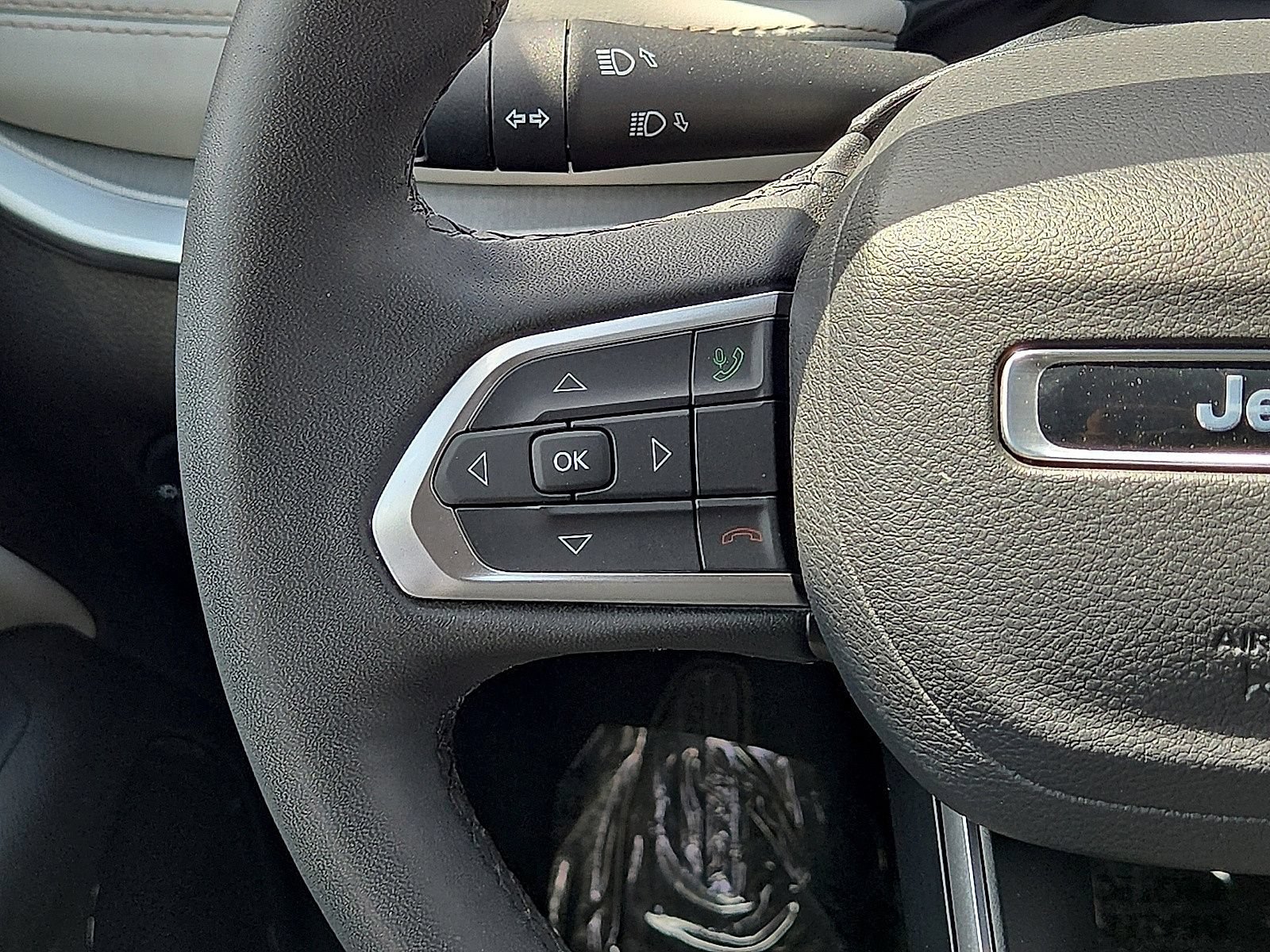 Used 2025 Jeep Compass Limited AWD/4WD image 18