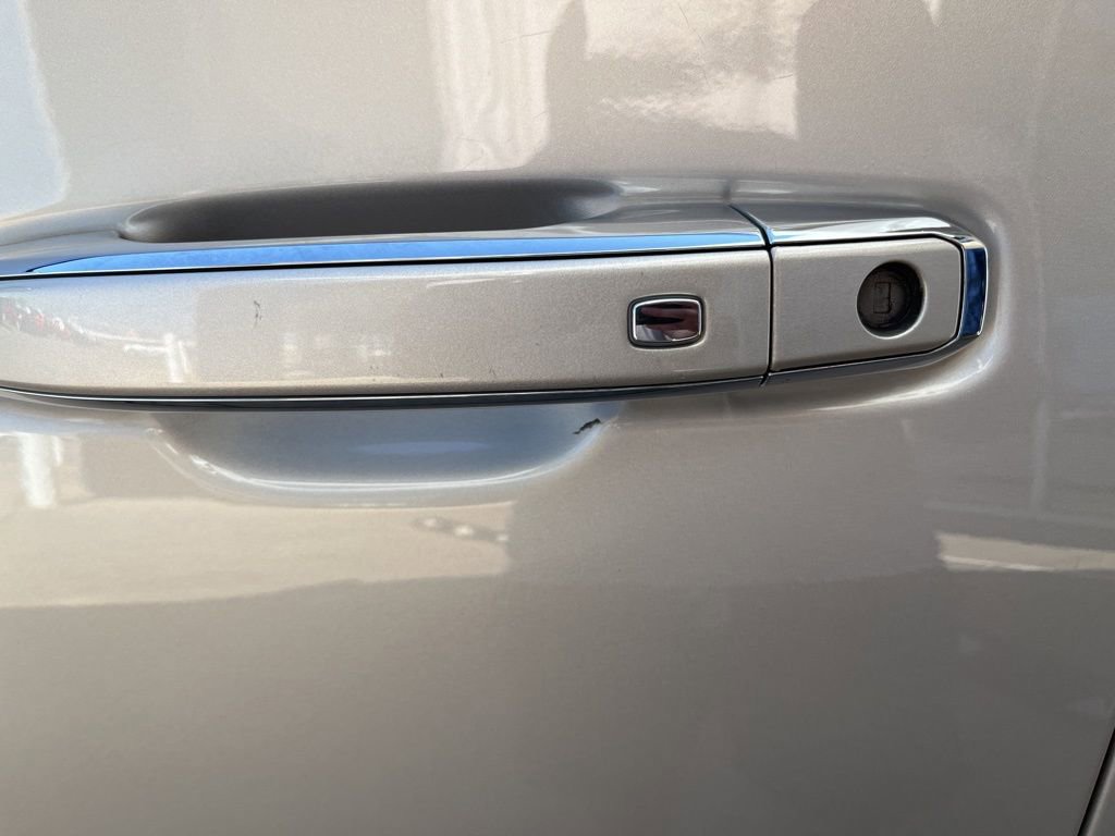 Used 2021 GMC Yukon SLT w/ SLT Luxury Plus Package image 19