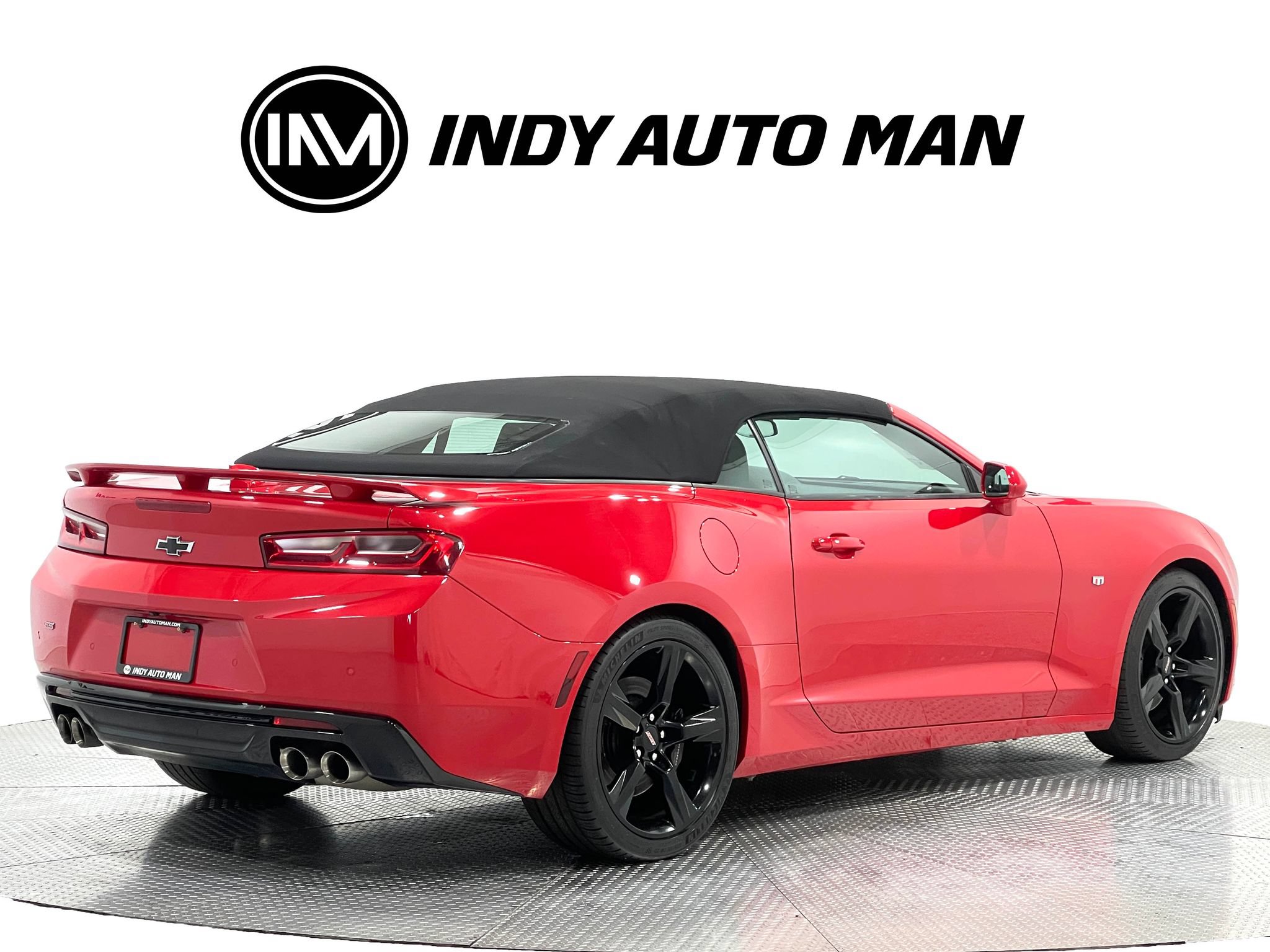 Used 2018 Chevrolet Camaro SS RWD image 4