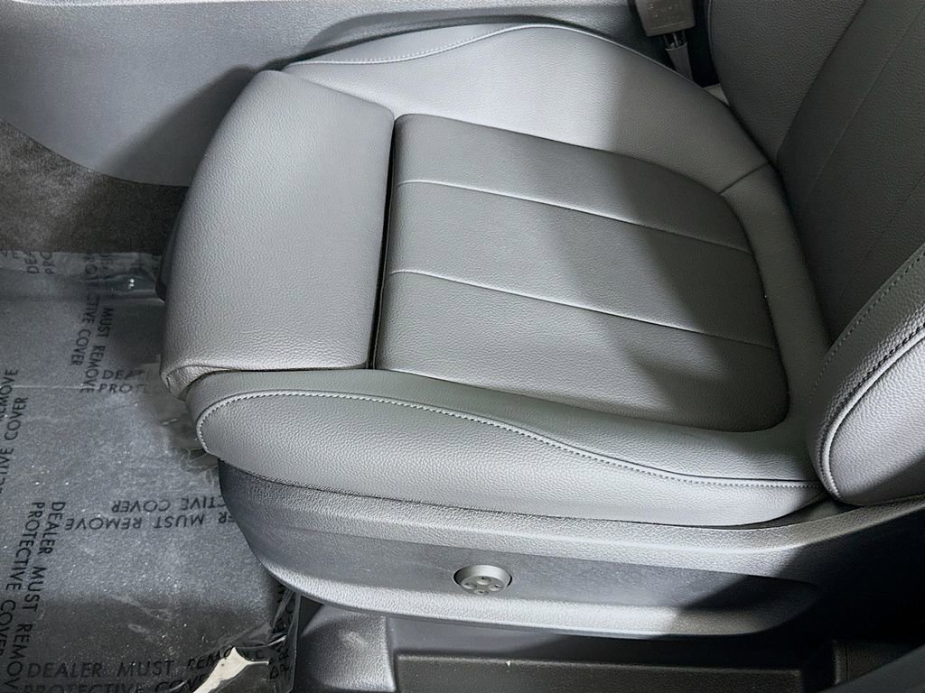 Used 2026 Mercedes-Benz GLB 250 4MATIC image 18