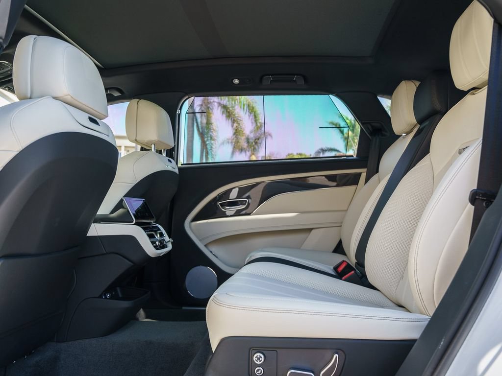 Used 2025 Bentley Bentayga Extended Wheelbase AWD/4WD image 13