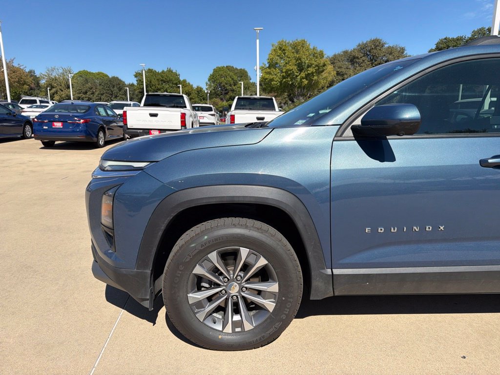 Used 2025 Chevrolet Equinox LT w/ Convenience Package II FWD image 2