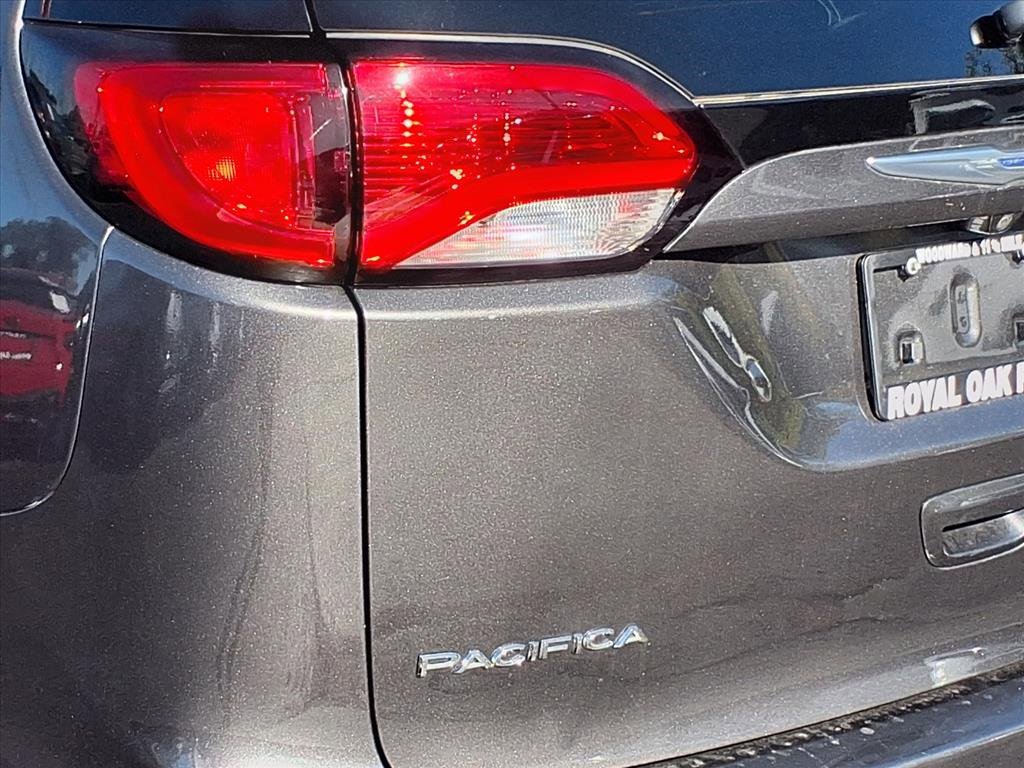 Used 2020 Chrysler Pacifica Touring-L Plus image 25