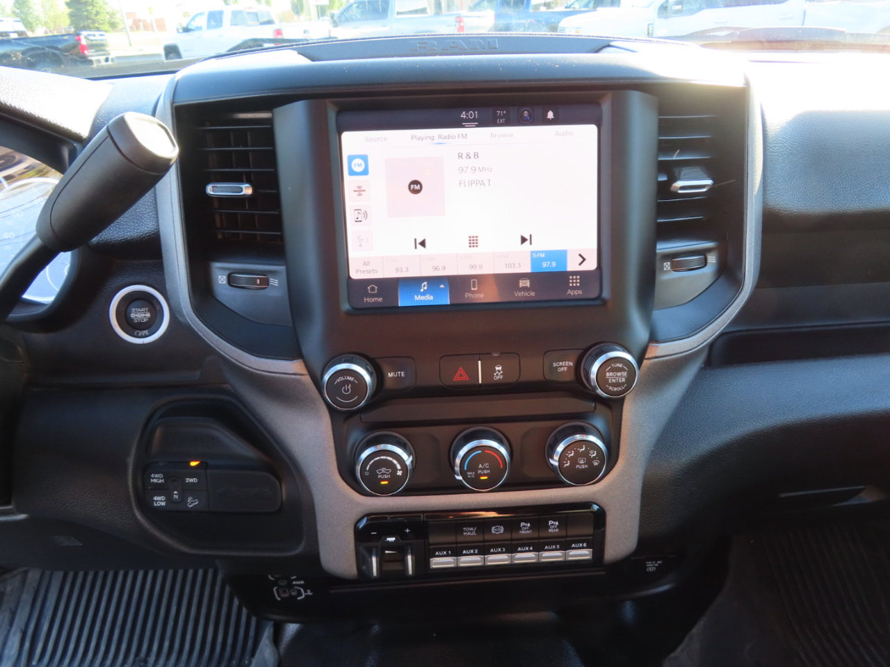 Used 2024 RAM 2500 Tradesman w/ Chrome Appearance Group image 27