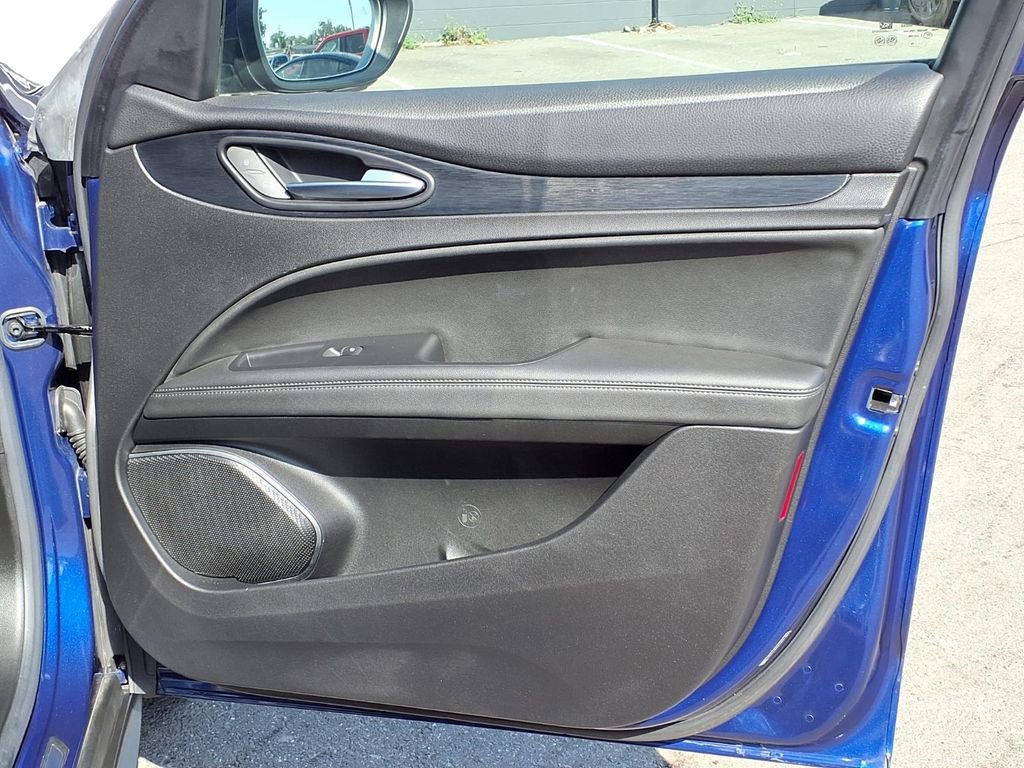 Used 2023 Alfa Romeo Stelvio Sprint RWD image 12