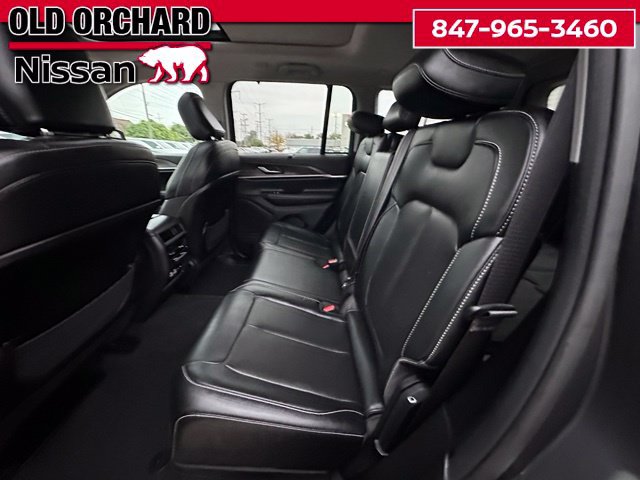 Used 2023 Jeep Grand Cherokee Limited w/ Luxury Tech Group II AWD/4WD image 16