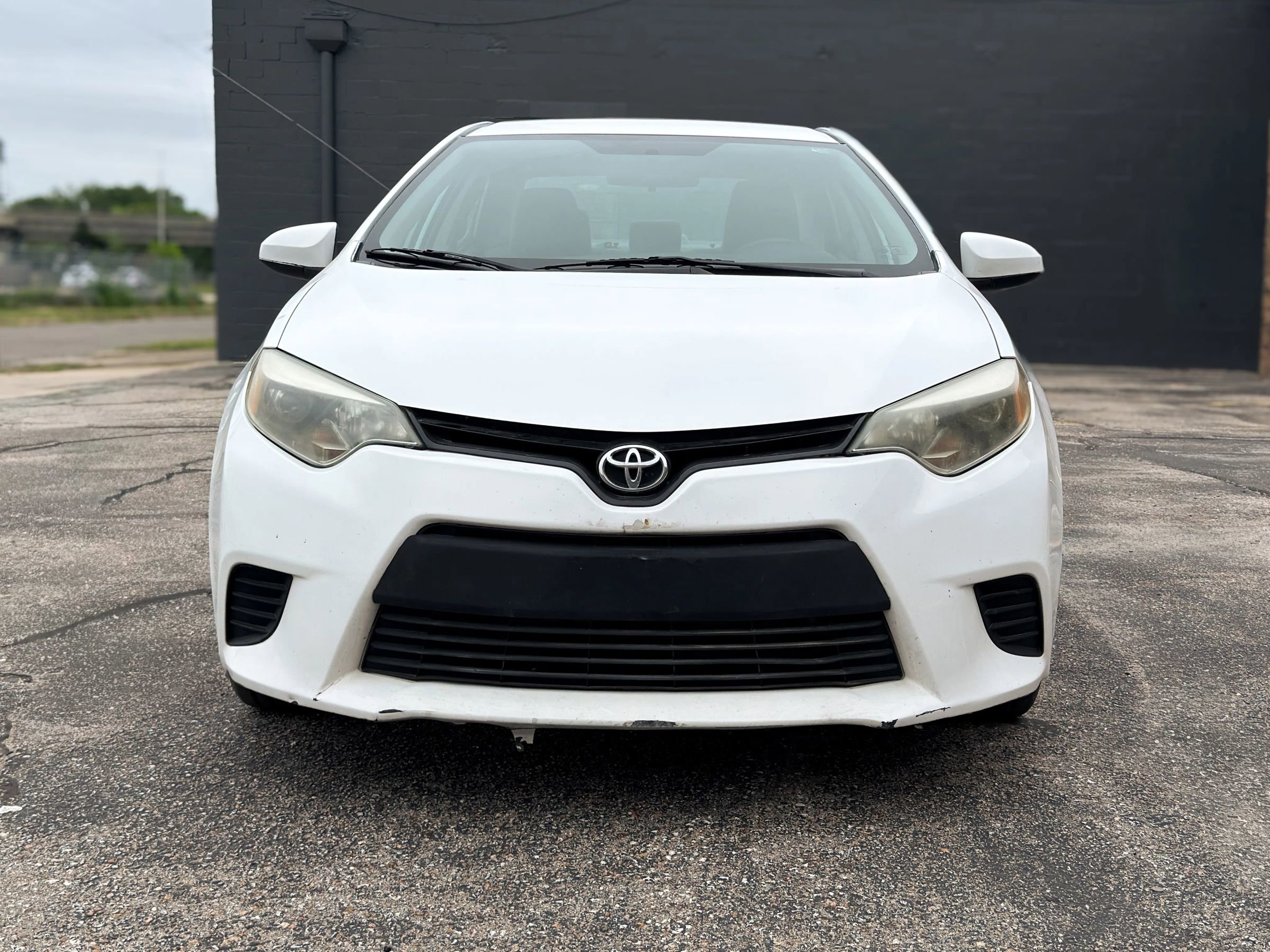 Used 2016 Toyota Corolla LE FWD image 2