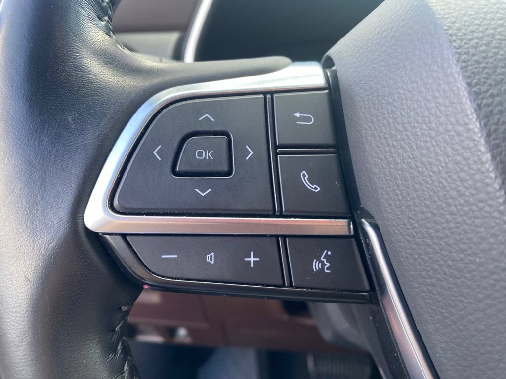 Used 2021 Toyota Highlander XLE FWD image 20