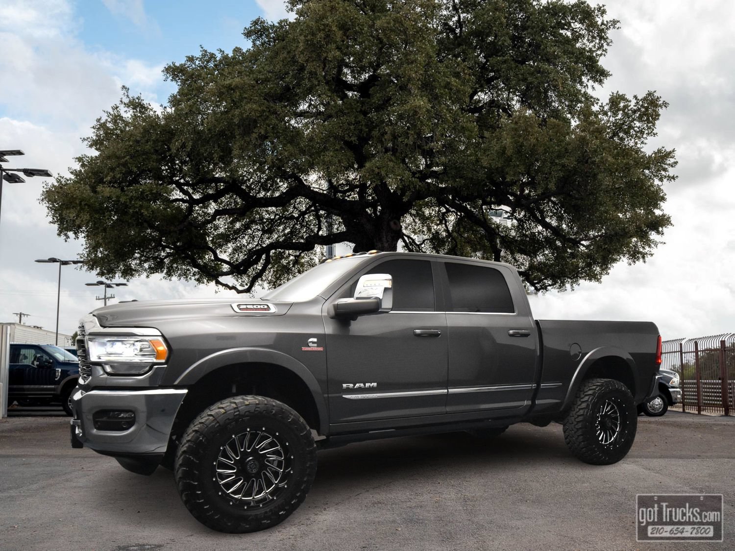 Used 2024 RAM 2500 Limited AWD/4WD image 1