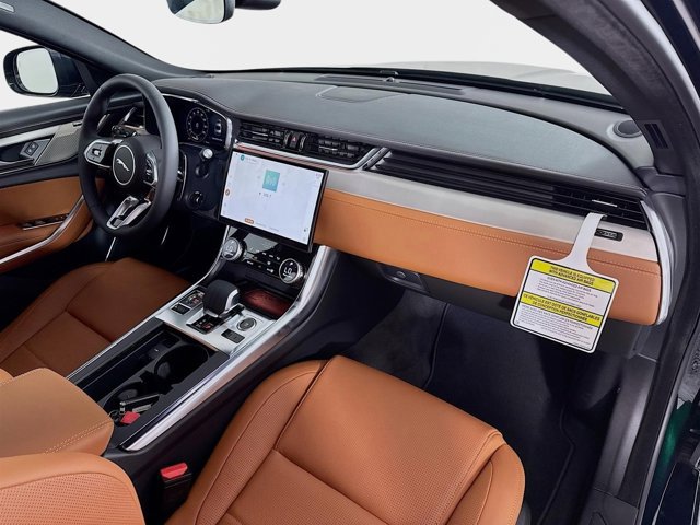 Used 2024 Jaguar XF R-Dynamic SE image 31