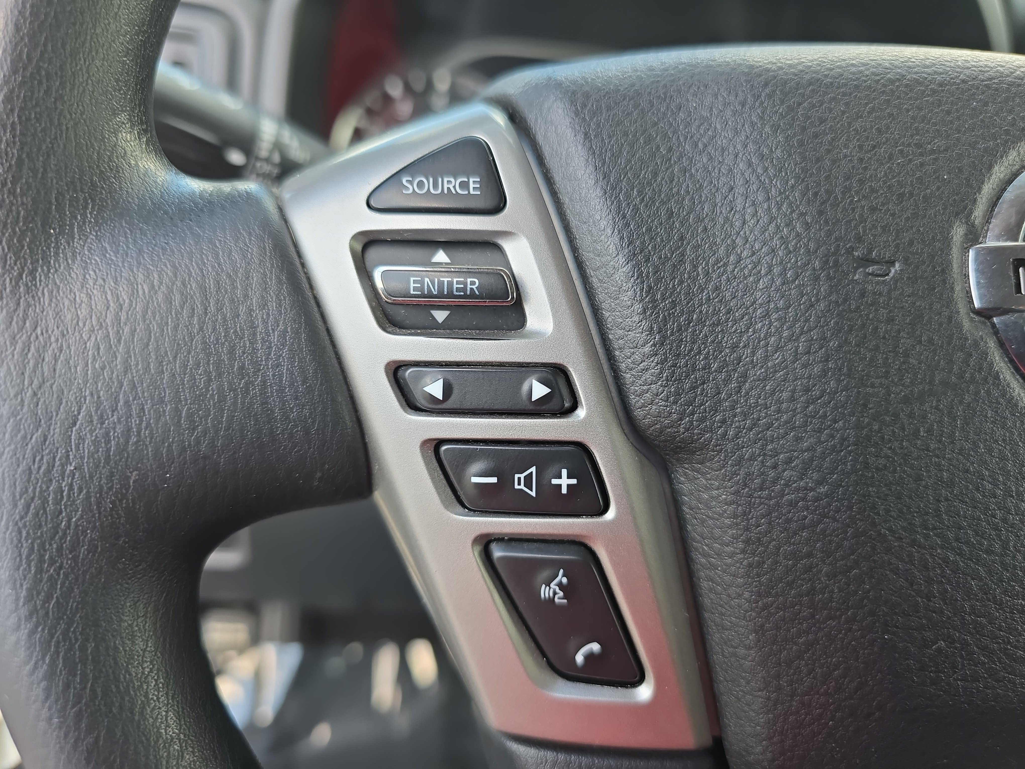 Used 2022 Nissan Titan SV image 16