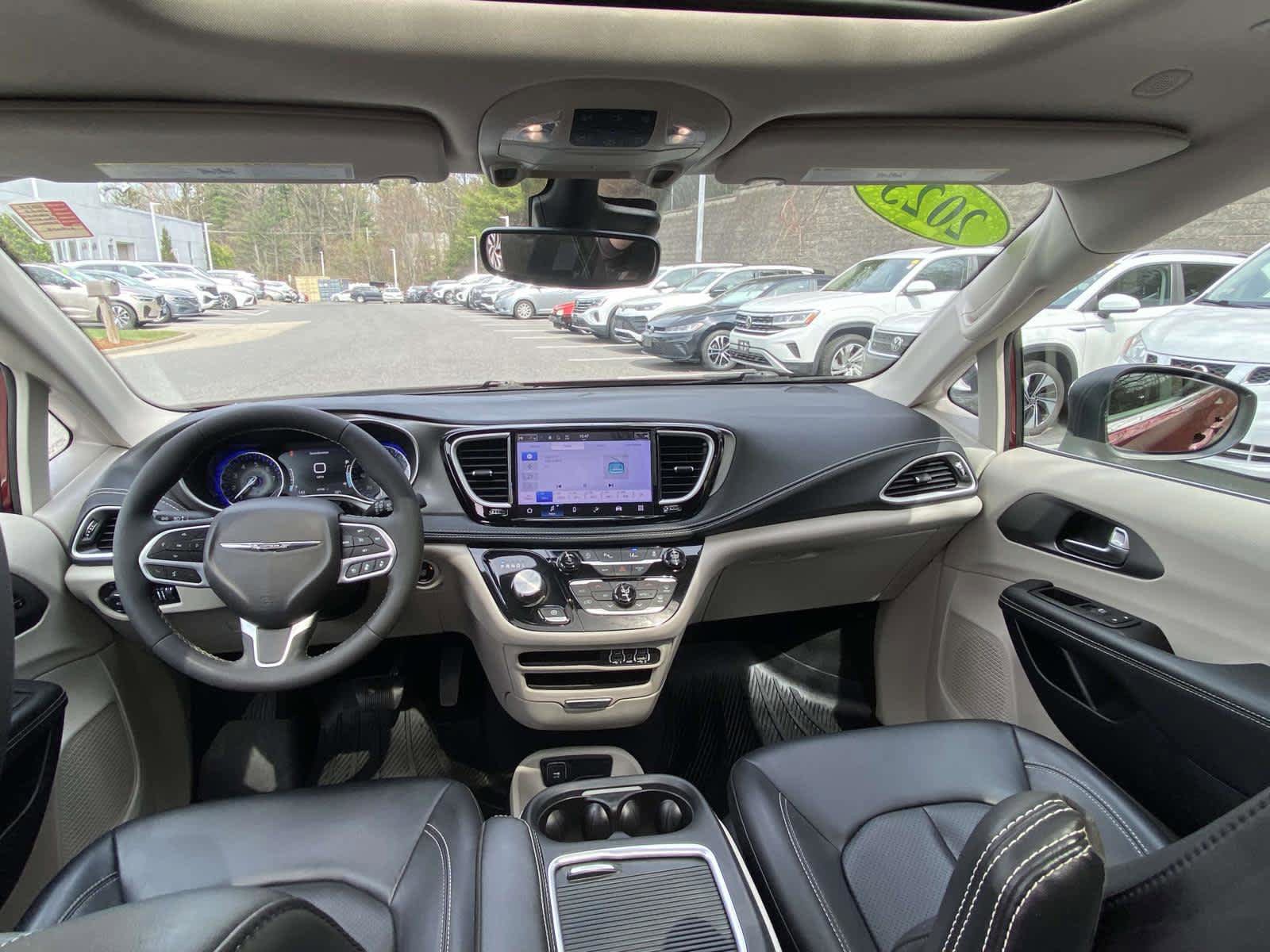 Used 2023 Chrysler Pacifica Touring-L AWD/4WD image 23