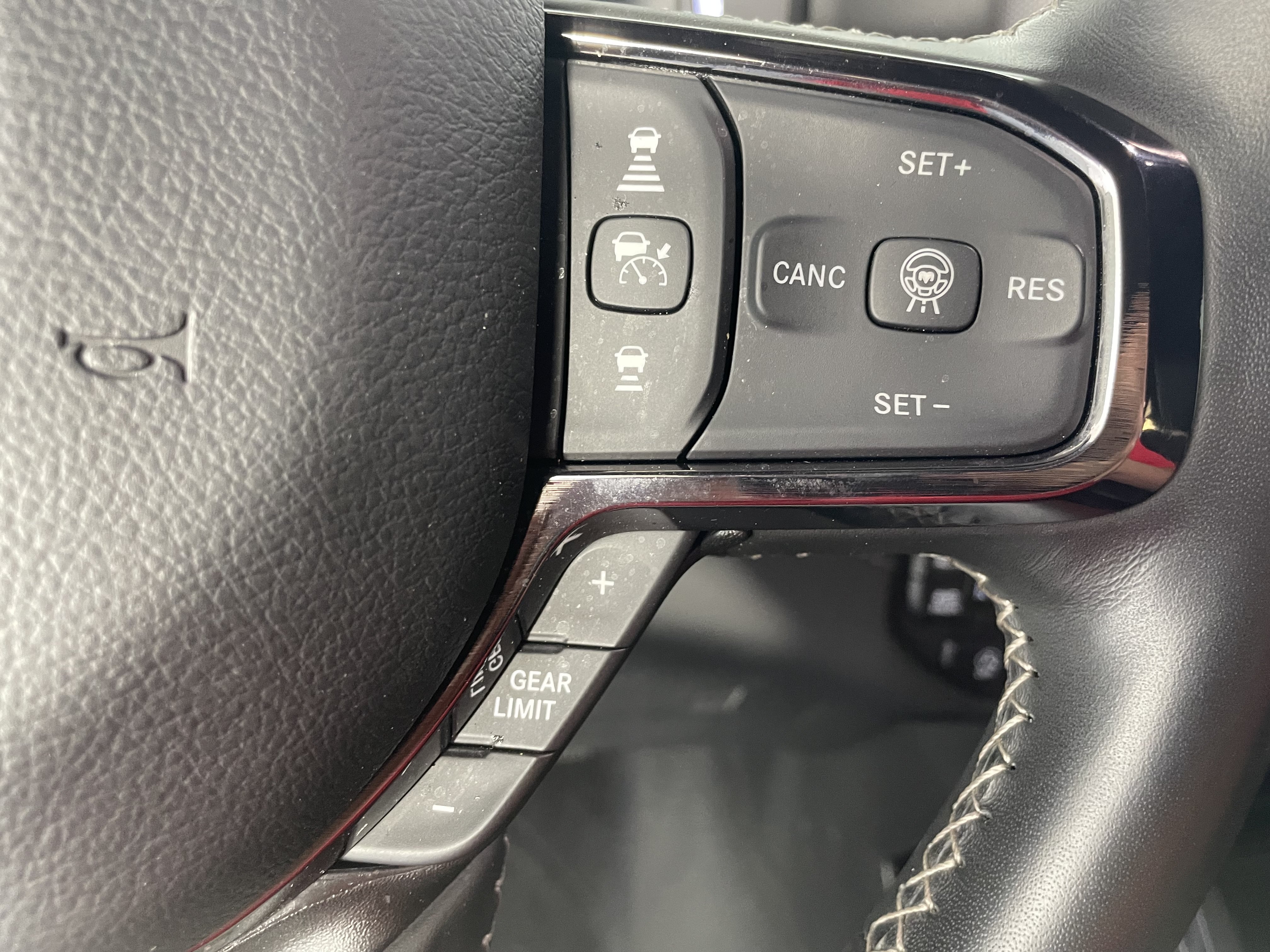 Used 2025 RAM 1500 Limited AWD/4WD image 17