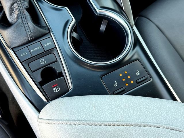 Used 2018 Toyota Camry XLE image 19