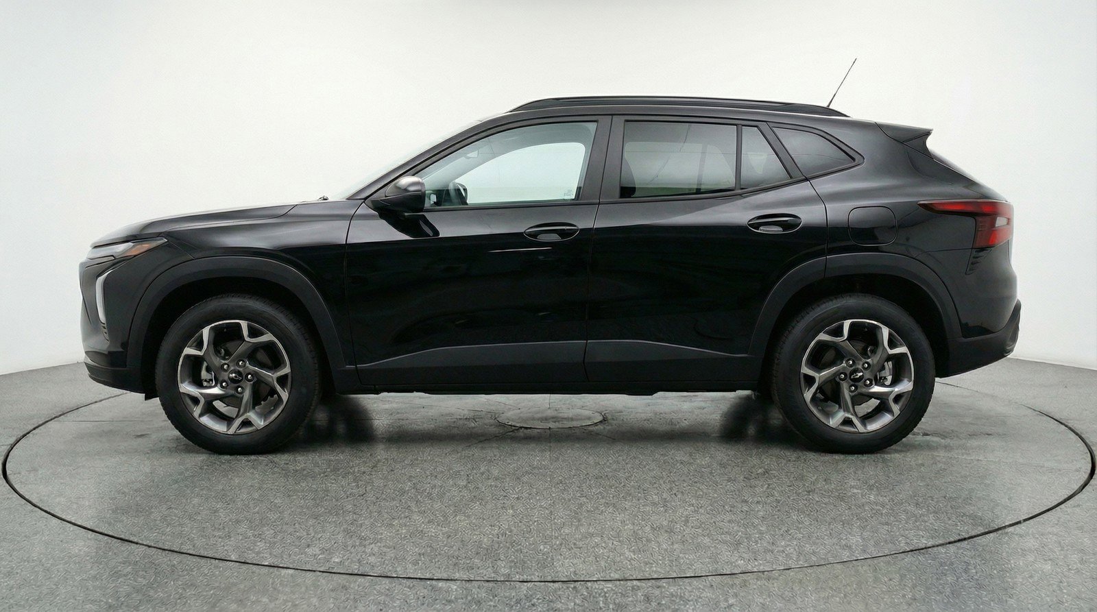 Used 2025 Chevrolet Trax LT w/ LT Convenience Package image 5