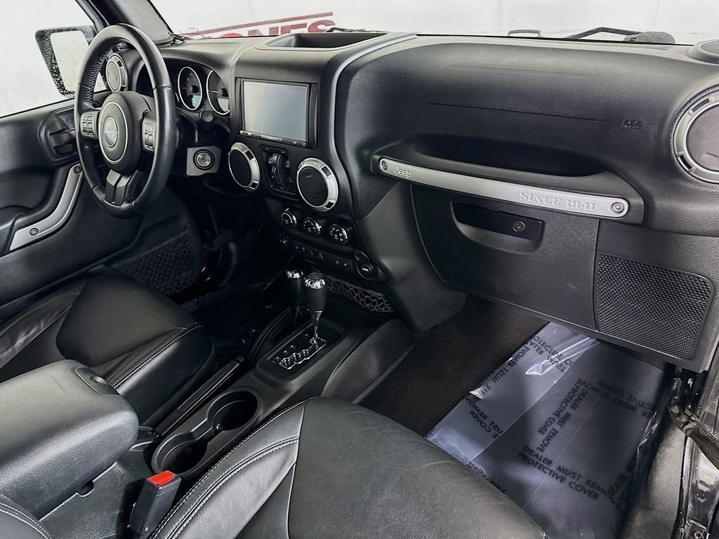 Used 2016 Jeep Wrangler Unlimited Sahara w/ Connectivity Group image 28