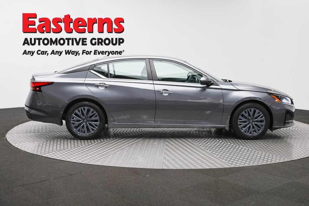 Used 2023 Nissan Altima 2.5 SV FWD image 3