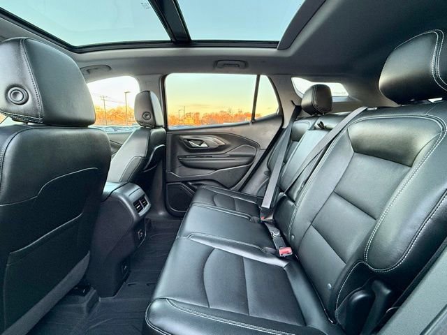 Used 2022 GMC Terrain SLT w/ Infotainment Package II image 18