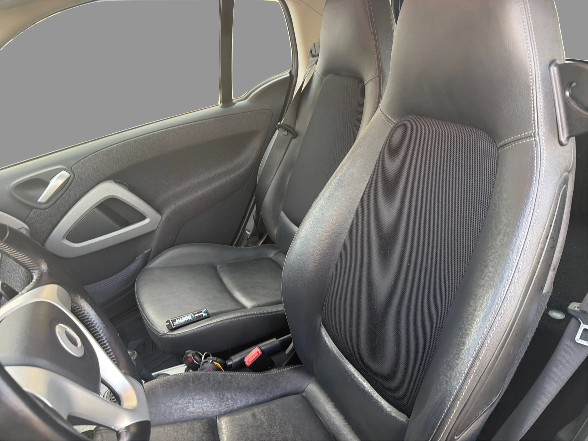 Used 2009 smart fortwo passion RWD image 10