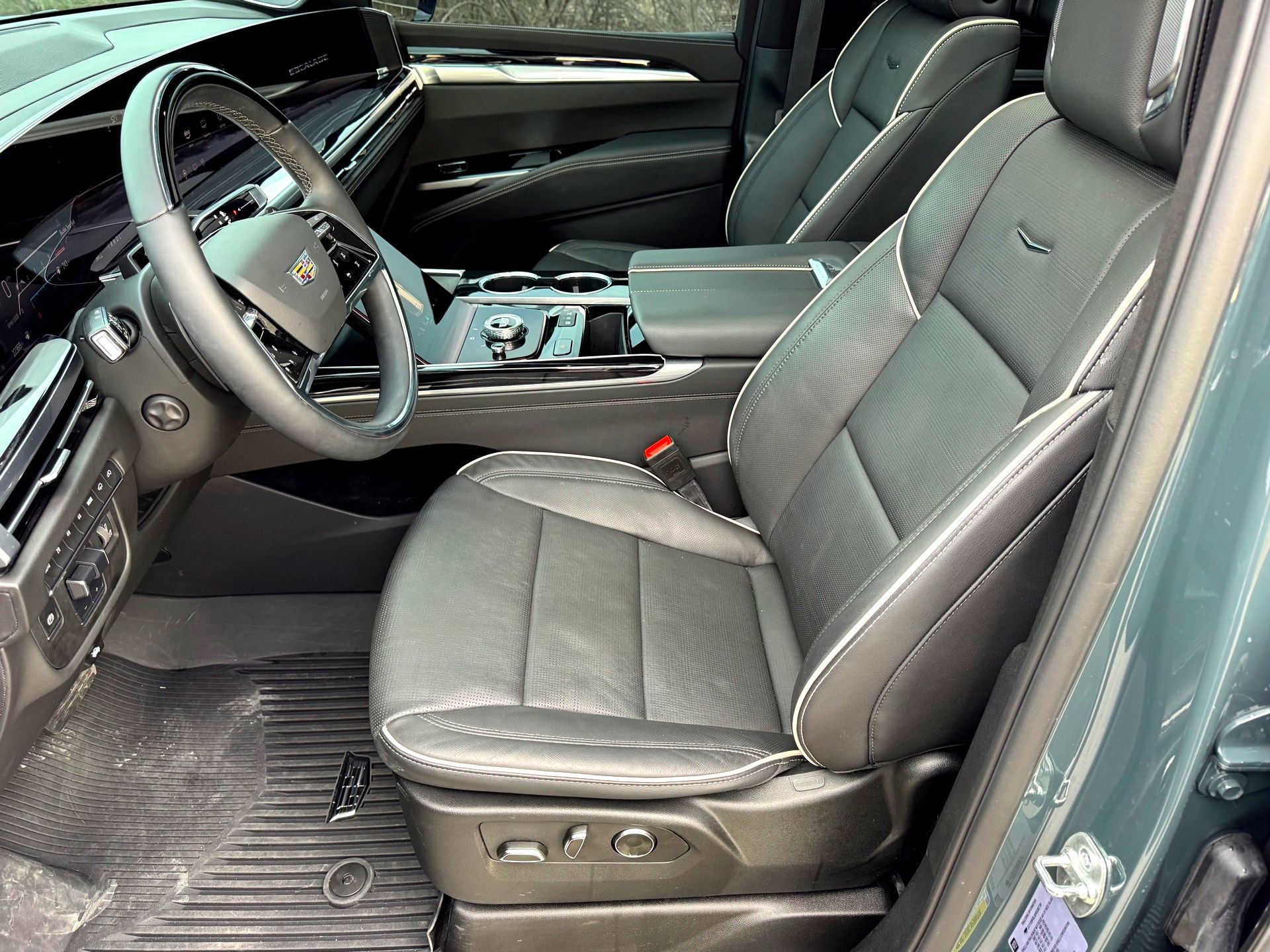 Used 2025 Cadillac Escalade Sport w/ Touring Package image 15