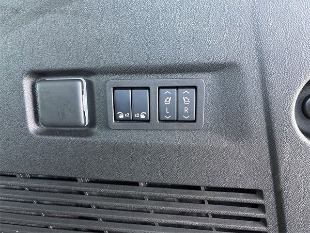 New 2025 Chevrolet Suburban Premier image 18