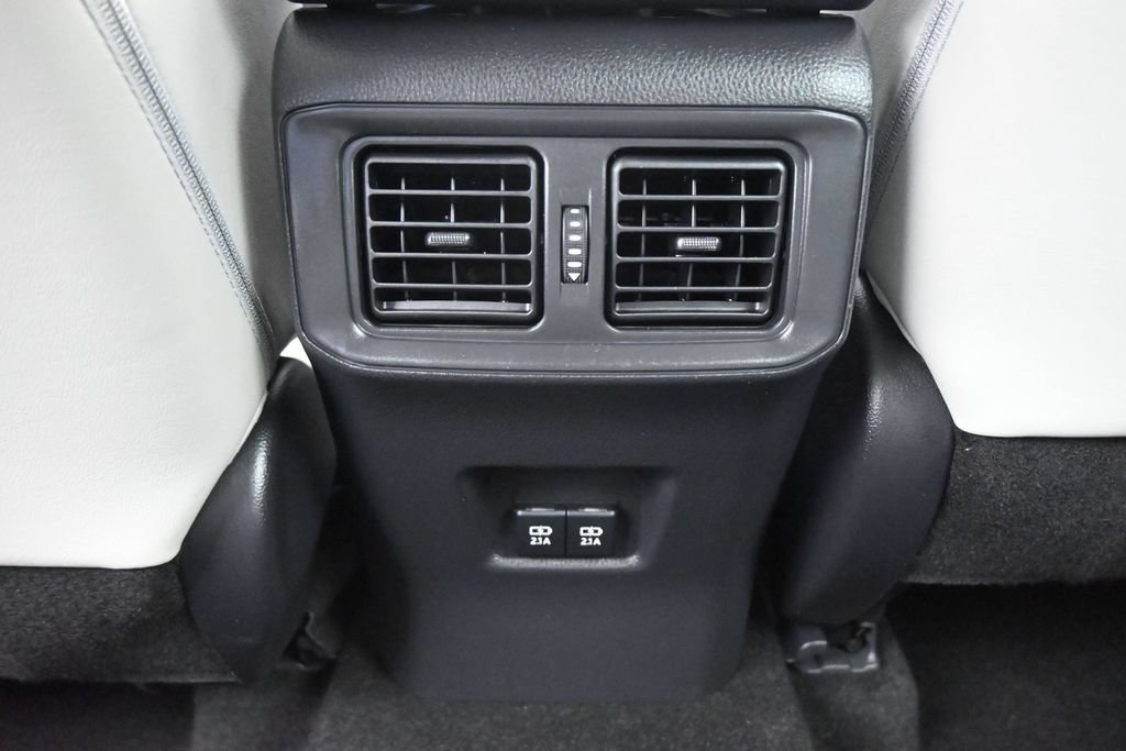 Used 2020 Toyota RAV4 Limited FWD image 18