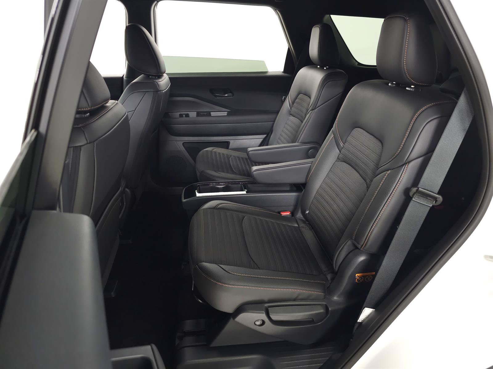Used 2025 Nissan Pathfinder Rock Creek AWD/4WD image 30