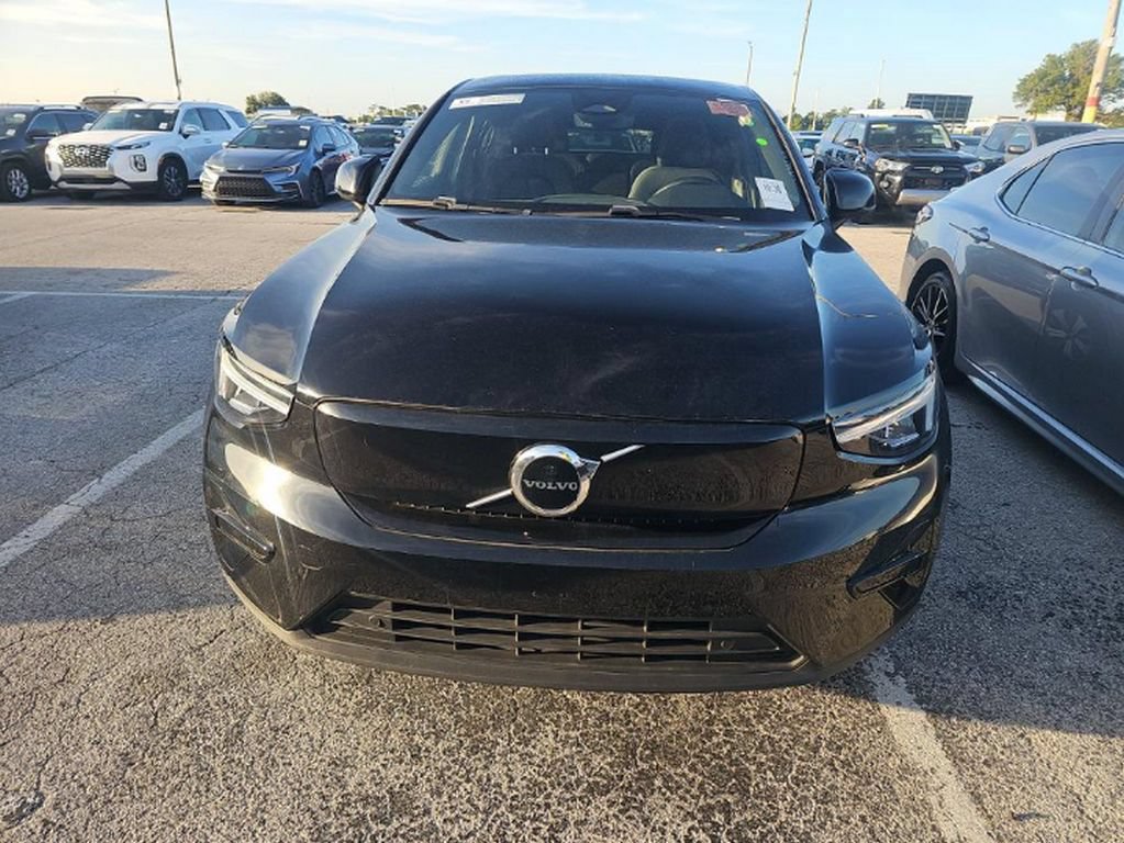 Used 2023 Volvo C40 Recharge Core AWD/4WD image 2