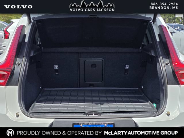 Used 2024 Volvo XC40 B5 Plus w/ Protection Package Premier AWD/4WD image 32