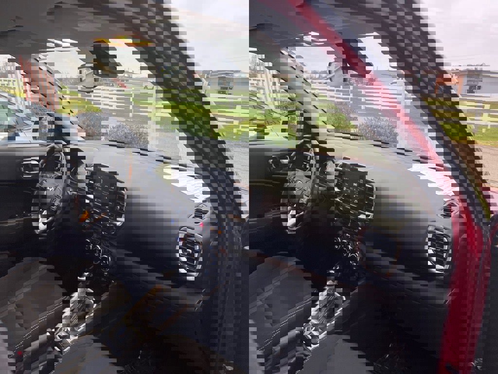 Used 2024 Hyundai Venue SEL image 23