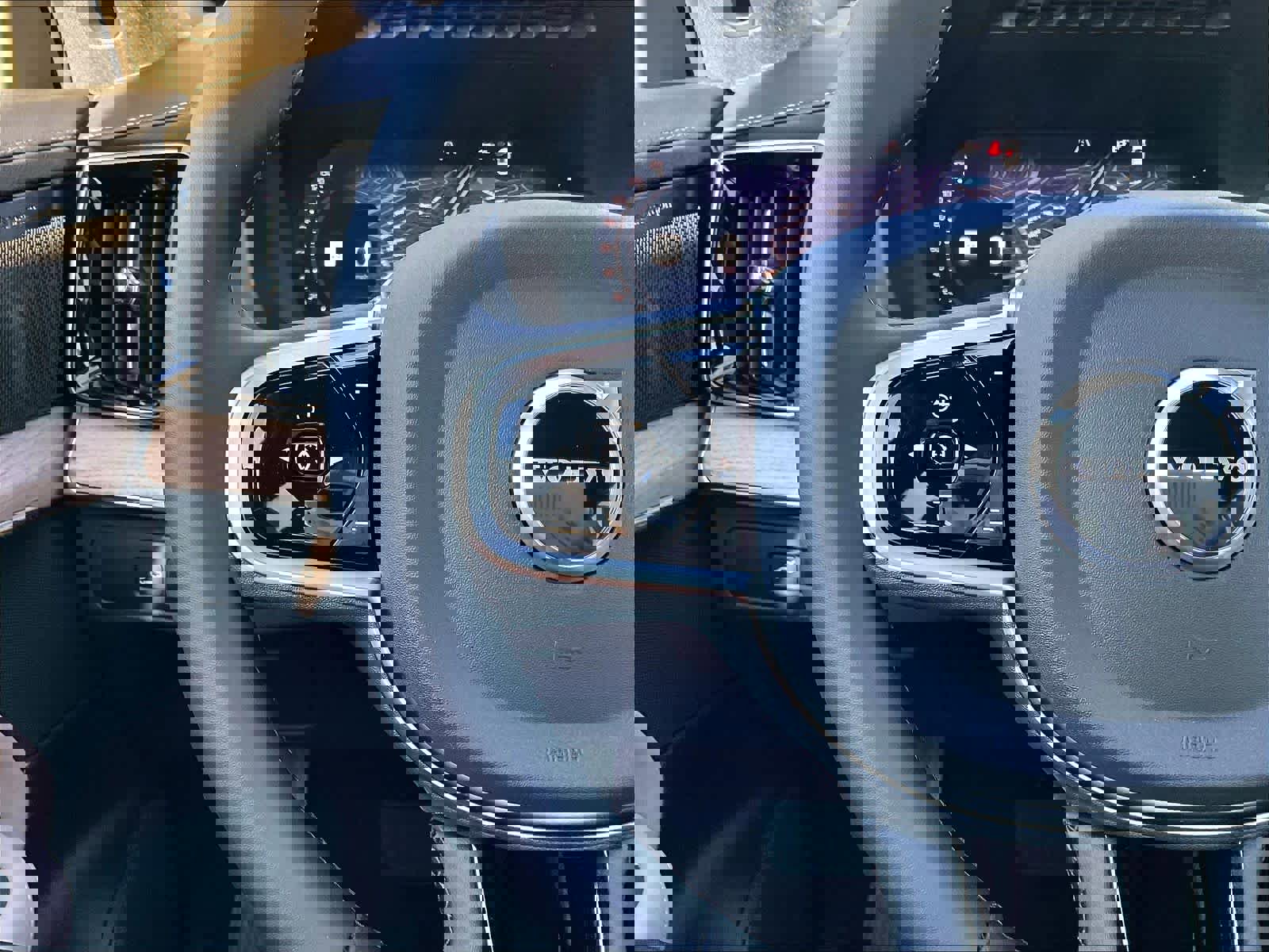 New 2026 Volvo XC90 T8 Ultra w/ Protection Package Premier image 17