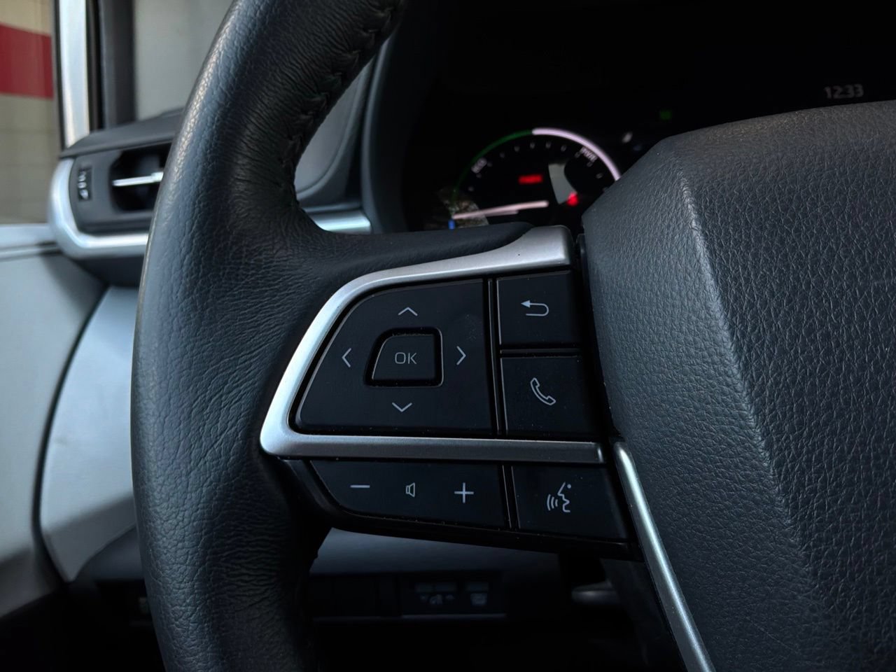 Used 2025 Toyota Sienna XLE FWD image 40