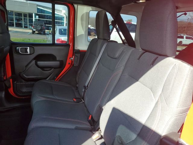 Used 2025 Jeep Wrangler Unlimited Rubicon w/ Convenience Group AWD/4WD image 24