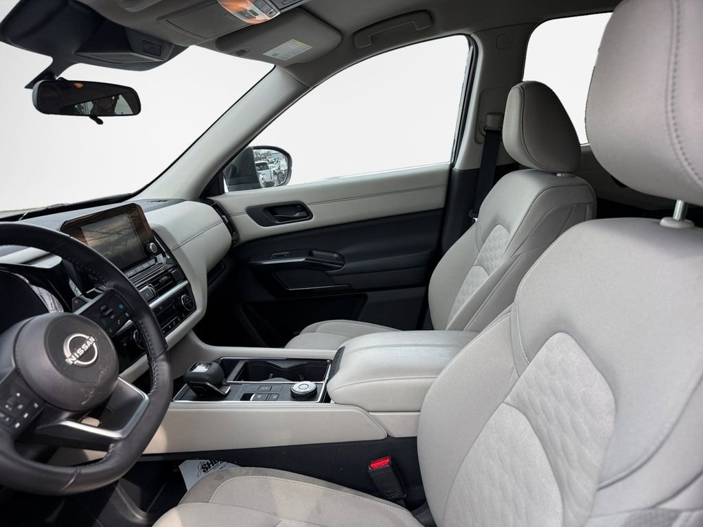 Used 2024 Nissan Pathfinder SV image 12