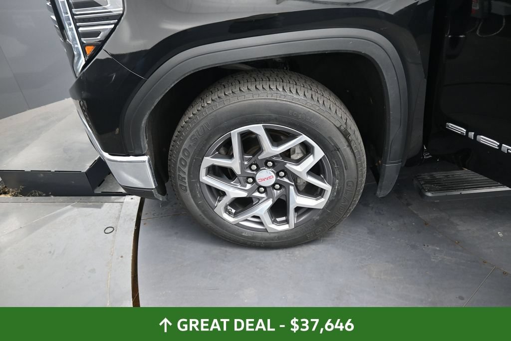 Used 2022 GMC Sierra 1500 SLT w/ SLT Convenience Package AWD/4WD image 18