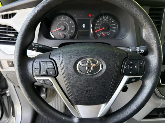 Used 2015 Toyota Sienna LE FWD image 17