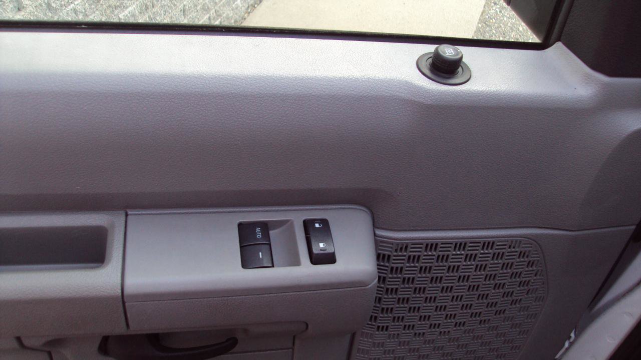 Used 2014 Ford E-250 and Econoline 250 Extended w/ Power Group image 26