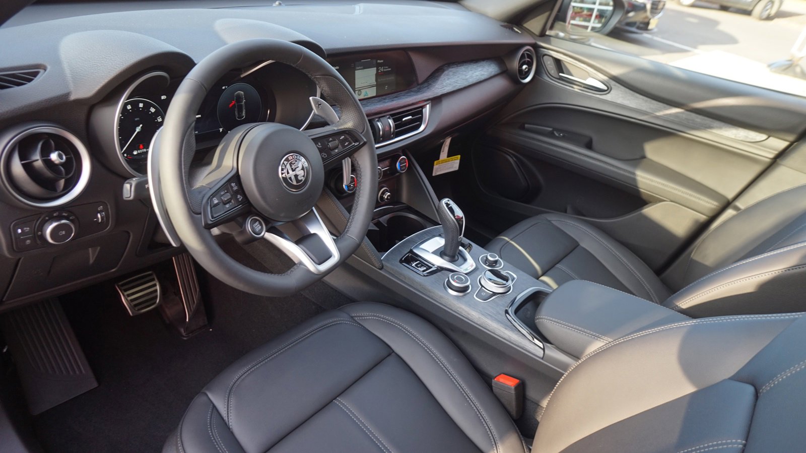 New 2024 Alfa Romeo Stelvio Sprint image 12