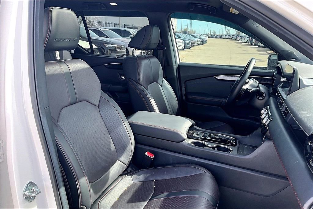 Used 2025 Honda Pilot Black Edition image 10