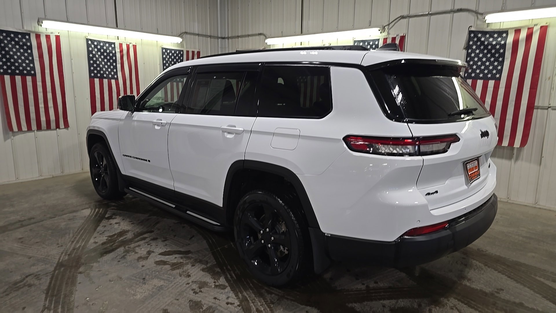 Used 2025 Jeep Grand Cherokee L Limited w/ Black Appearance Package image 2