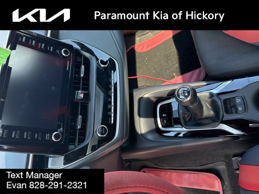 Used 2022 Toyota Corolla SE image 2