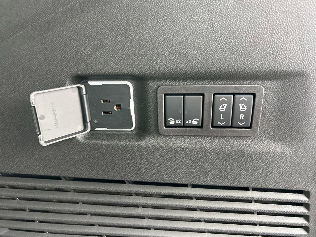 New 2026 Chevrolet Suburban Z71 w/ Comfort Package image 35