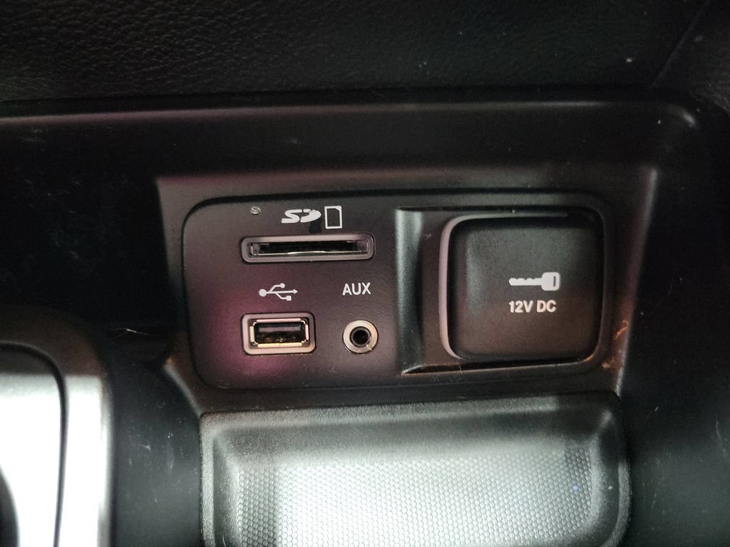 Certified 2018 Jeep Cherokee Overland w/ Technology Group AWD/4WD image 38